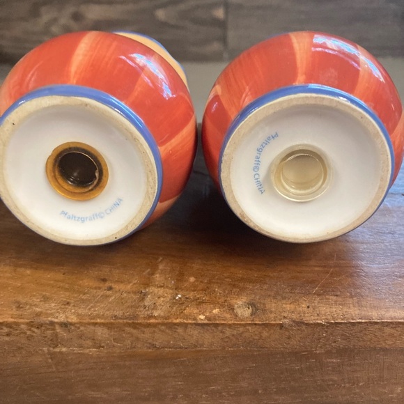 Pfaltzgraff Salt and Pepper Shakers - Picture 4 of 4